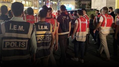 B­e­y­o­ğ­l­u­­n­d­a­ ­p­o­l­i­s­i­n­ ­b­i­r­ ­g­e­n­c­i­ ­d­ö­v­m­e­s­i­y­l­e­ ­i­l­g­i­l­i­ ­s­o­r­u­ş­t­u­r­m­a­